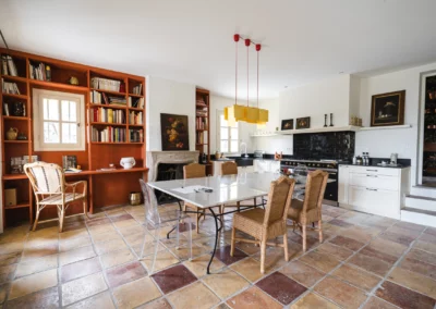 Maïstrau, artisan créateur de cuisine à Avignon dans le Vaucluse, conçoit et fabrique des projets uniques et sur-mesure pour la cuisine et l’aménagement de toute la maison.